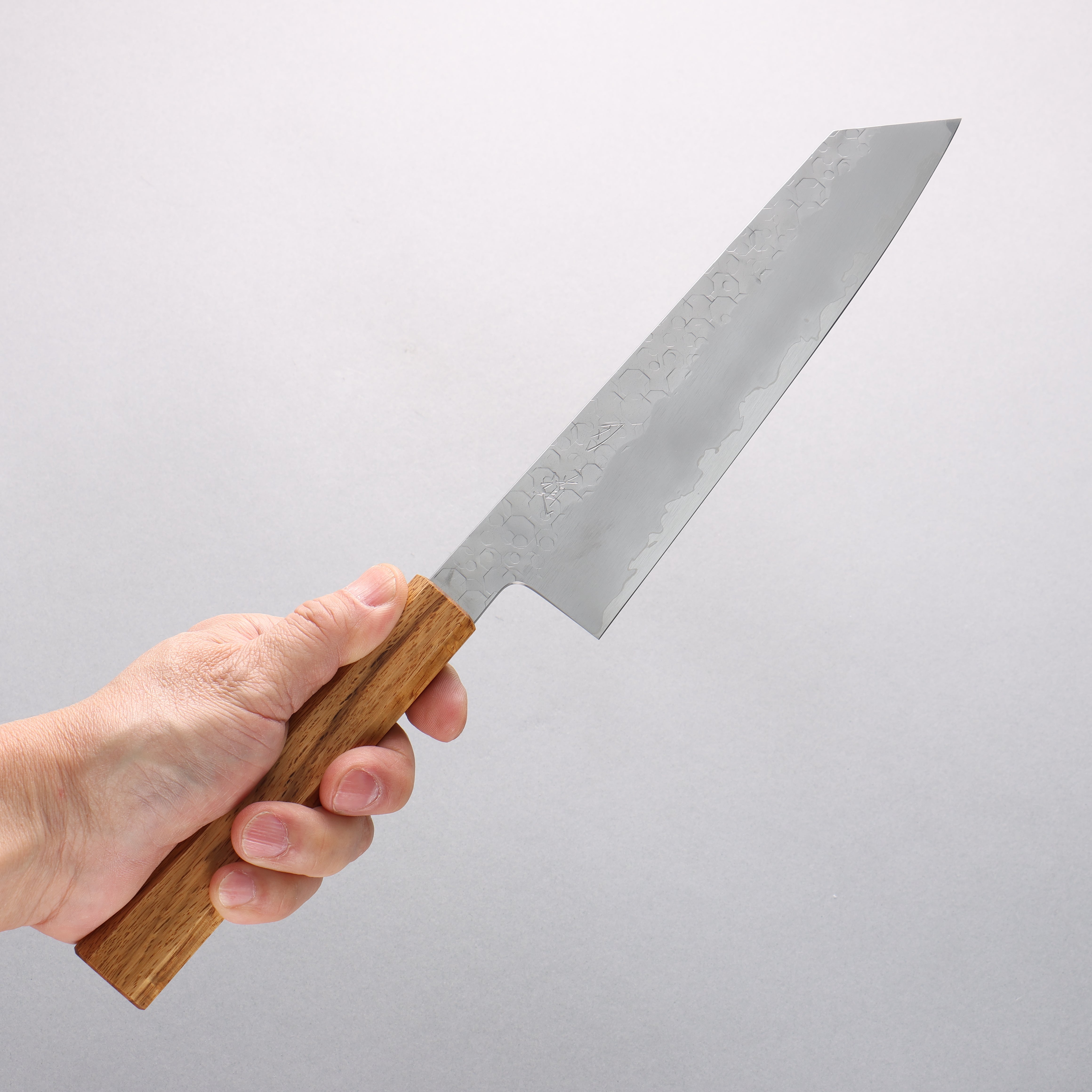 刃道 潮騒 SG2 鎚目 切付牛刀 210mm 橡木 握把 - 清助刃物