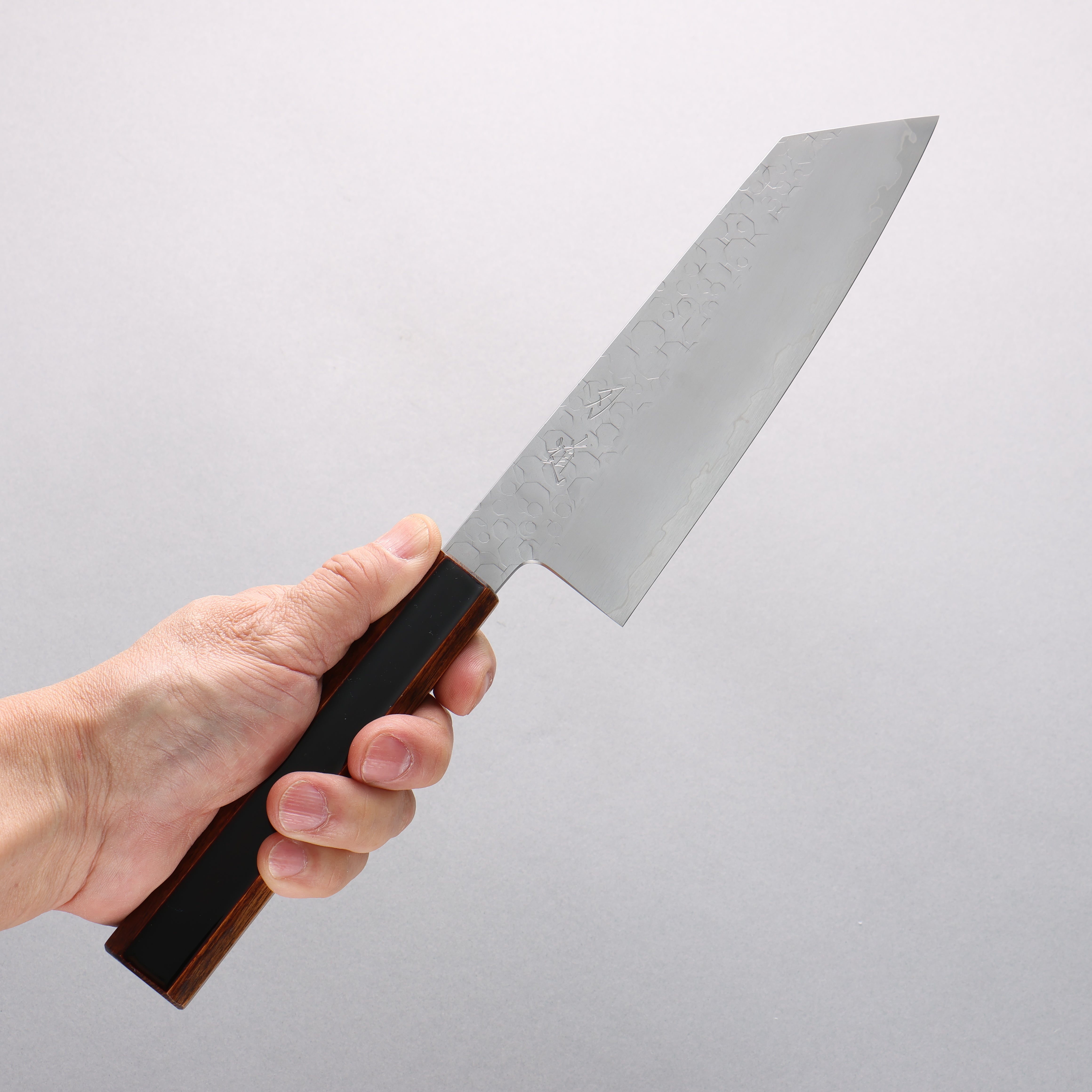 刃道 潮騒 SG2 鎚目 文化刀 180mm 漆塗 (木地呂塗) 握把 - 清助刃物