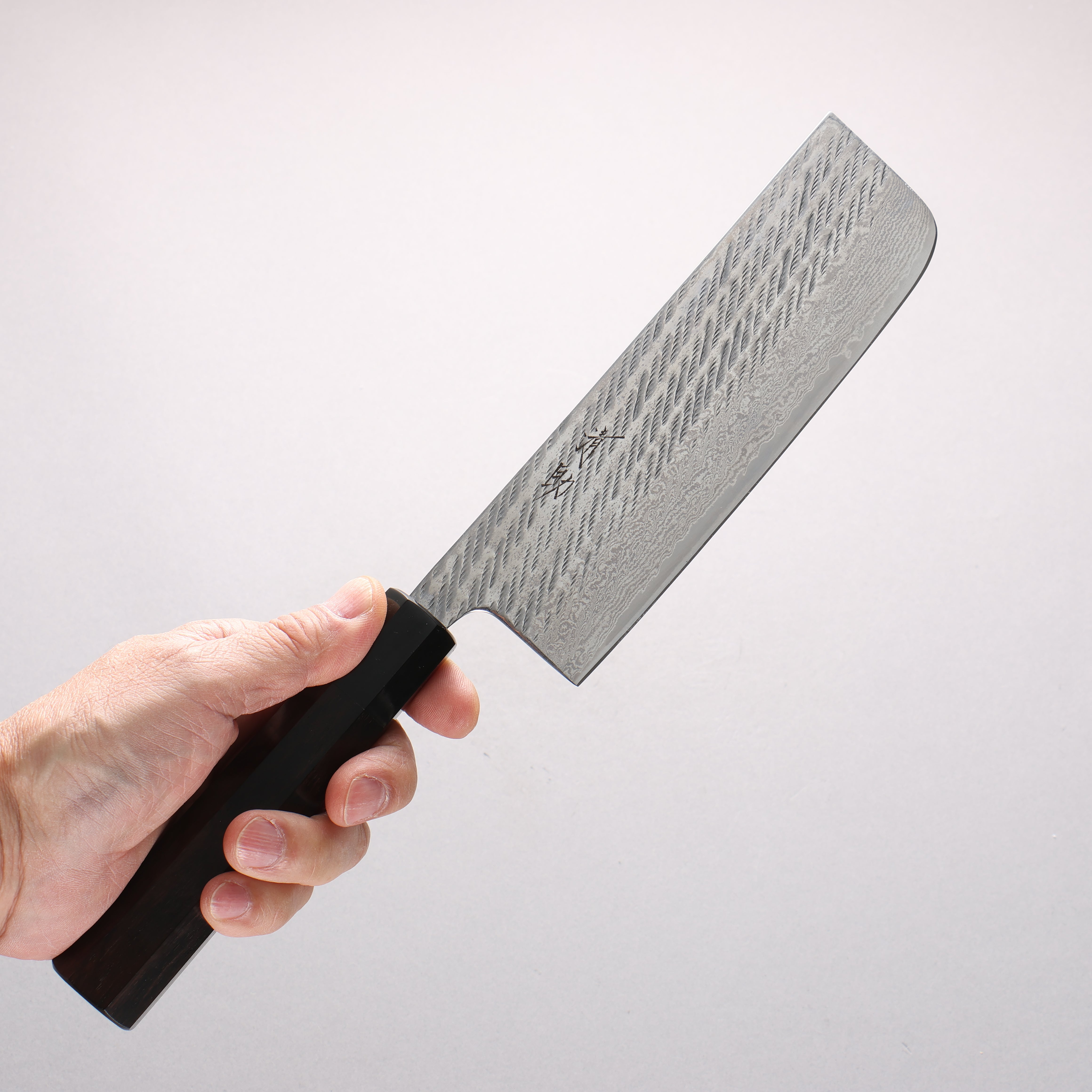 清助 銀三鋼 鎚目 大馬士革紋 繩索紋樣 菜切 165mm 黑檀 (口輪:黑水牛角) 握把 - 清助刃物