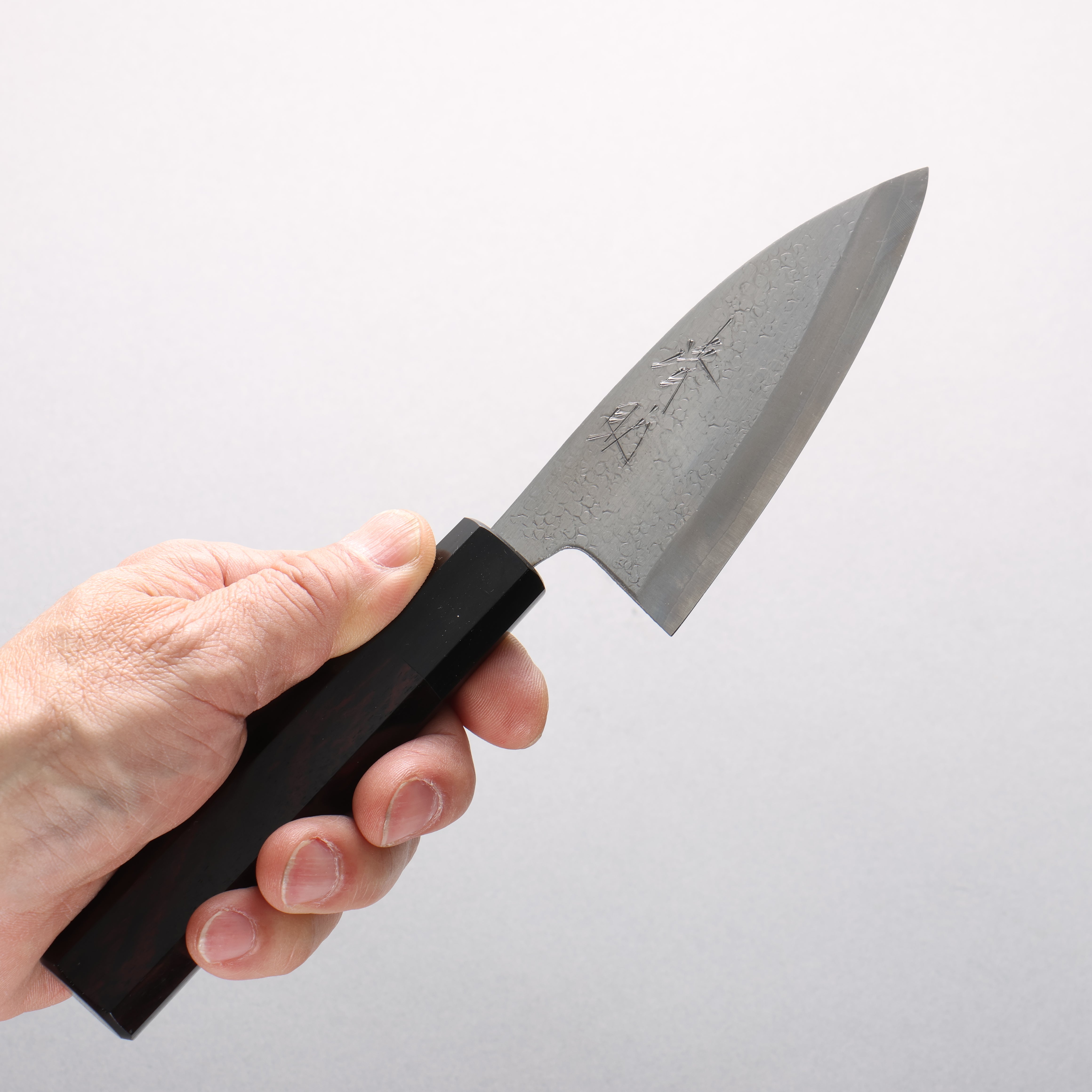 清助 銀三鋼 鎚目 (丸) 竹筴魚刀 105mm 紫檀木(口輪:黑合成木) 握把 - 清助刃物