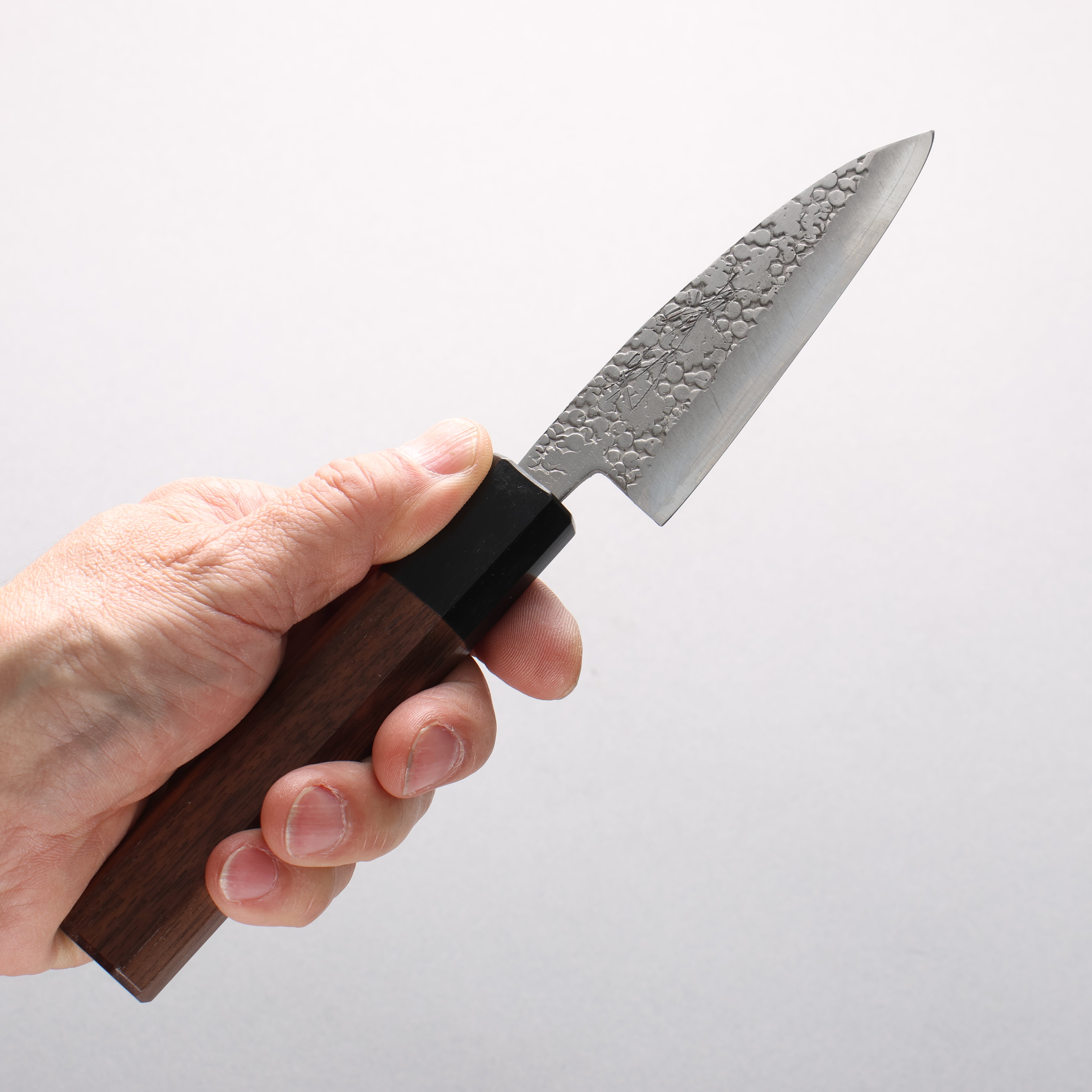 清助 銀三鋼 鎚目 (丸) 竹筴魚刀 90mm 核桃木 握把 - 清助刃物