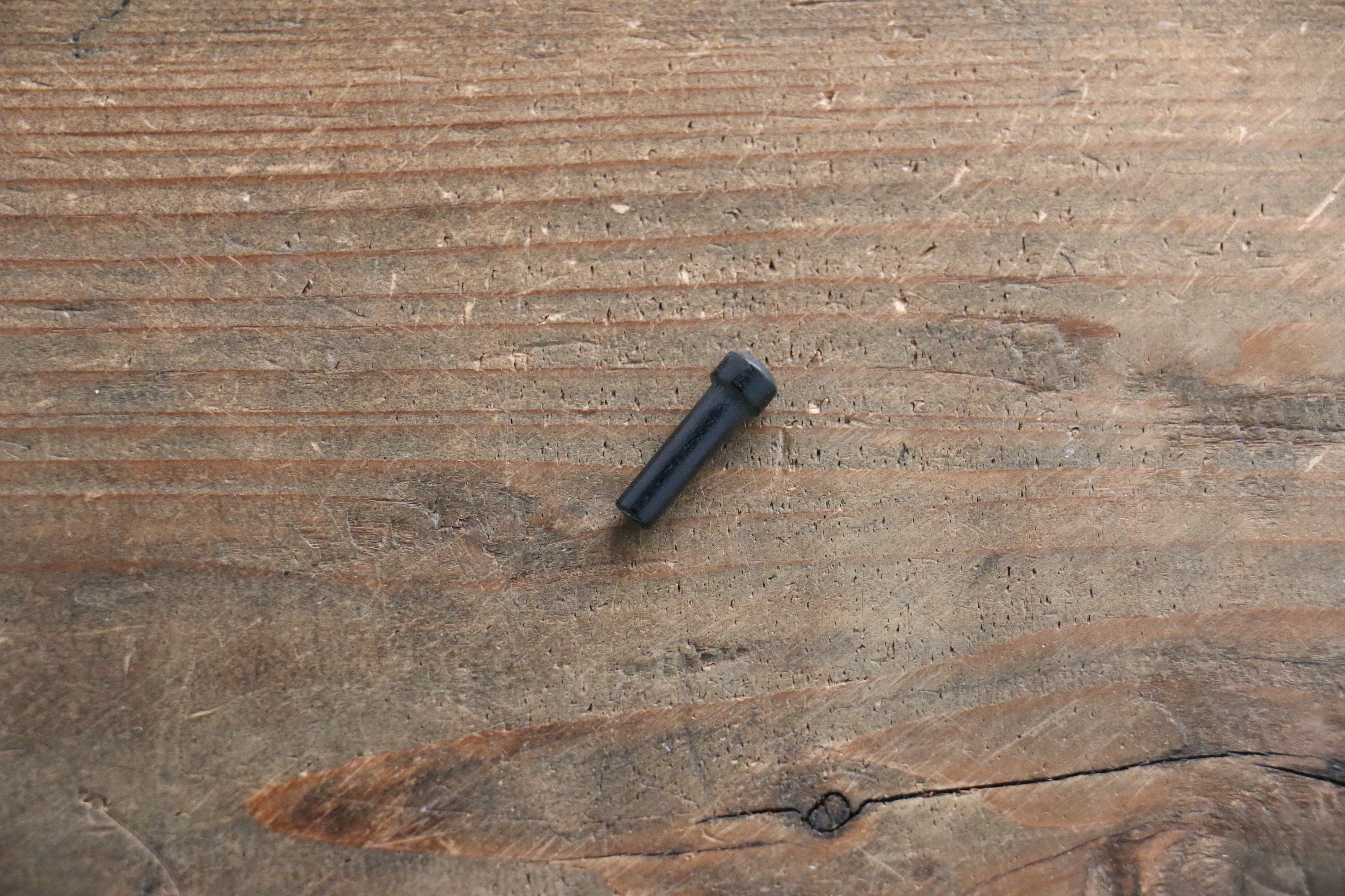 刀鞘安全栓 合成木 15mm x 4mm - 清助刃物